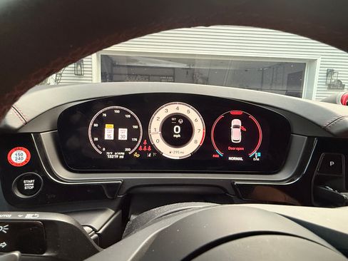 Used 2025 Porsche Cayenne GTS AWD/4WD image 16