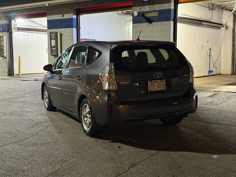 Used 2012 Toyota Prius V Five image 2