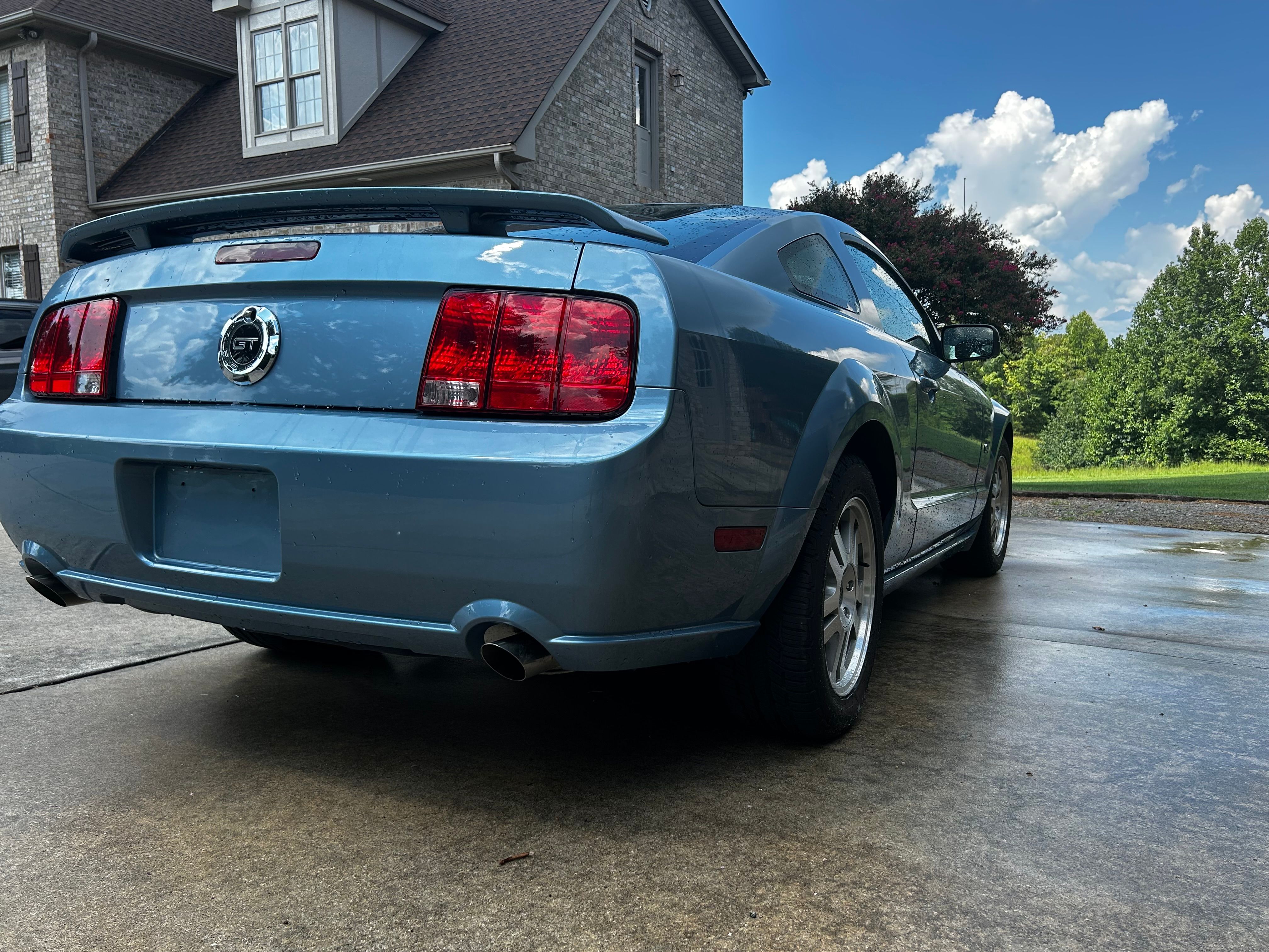 Used 2005 Ford Mustang GT RWD image 6