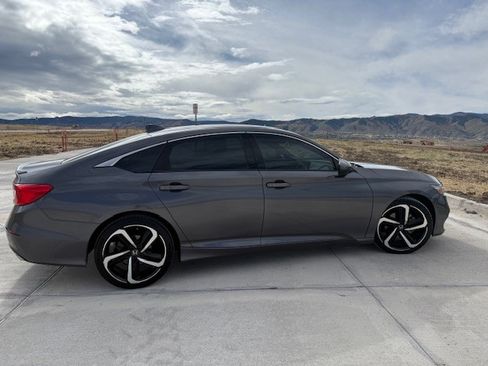 Used 2018 Honda Accord Sport image 8