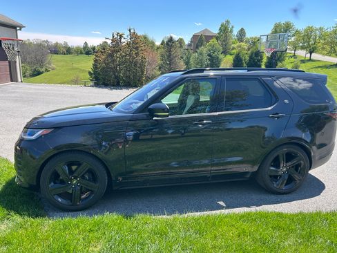Used 2023 Land Rover Discovery Metropolitan Edition AWD/4WD image 1