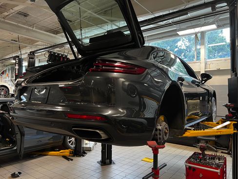 Used 2018 Porsche Panamera image 12