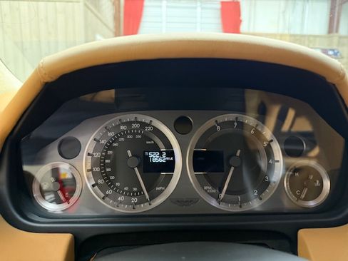 Used 2010 Aston Martin V8 Vantage Coupe RWD image 9