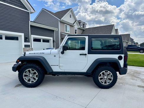 Used 2014 Jeep Wrangler Rubicon w/ Power Convenience Group AWD/4WD image 2