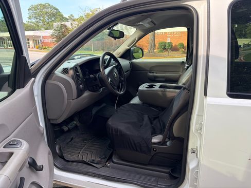 Used 2007 Chevrolet Silverado 1500 W/T w/ Towing Package RWD image 6