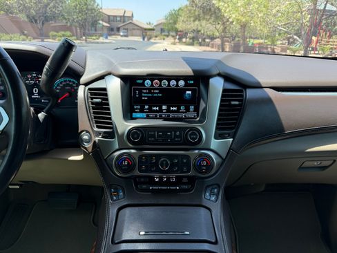 Used 2020 Chevrolet Suburban Premier w/ Premier 6.2L Value Package AWD/4WD image 15