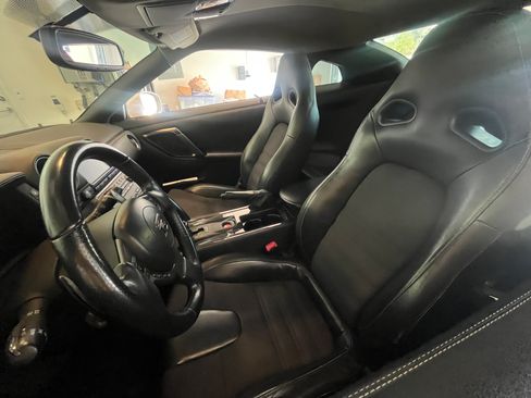 Used 2014 Nissan GT-R Premium image 12