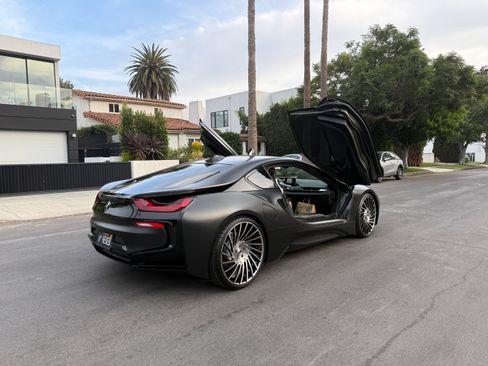 Used 2017 BMW i8 image 5