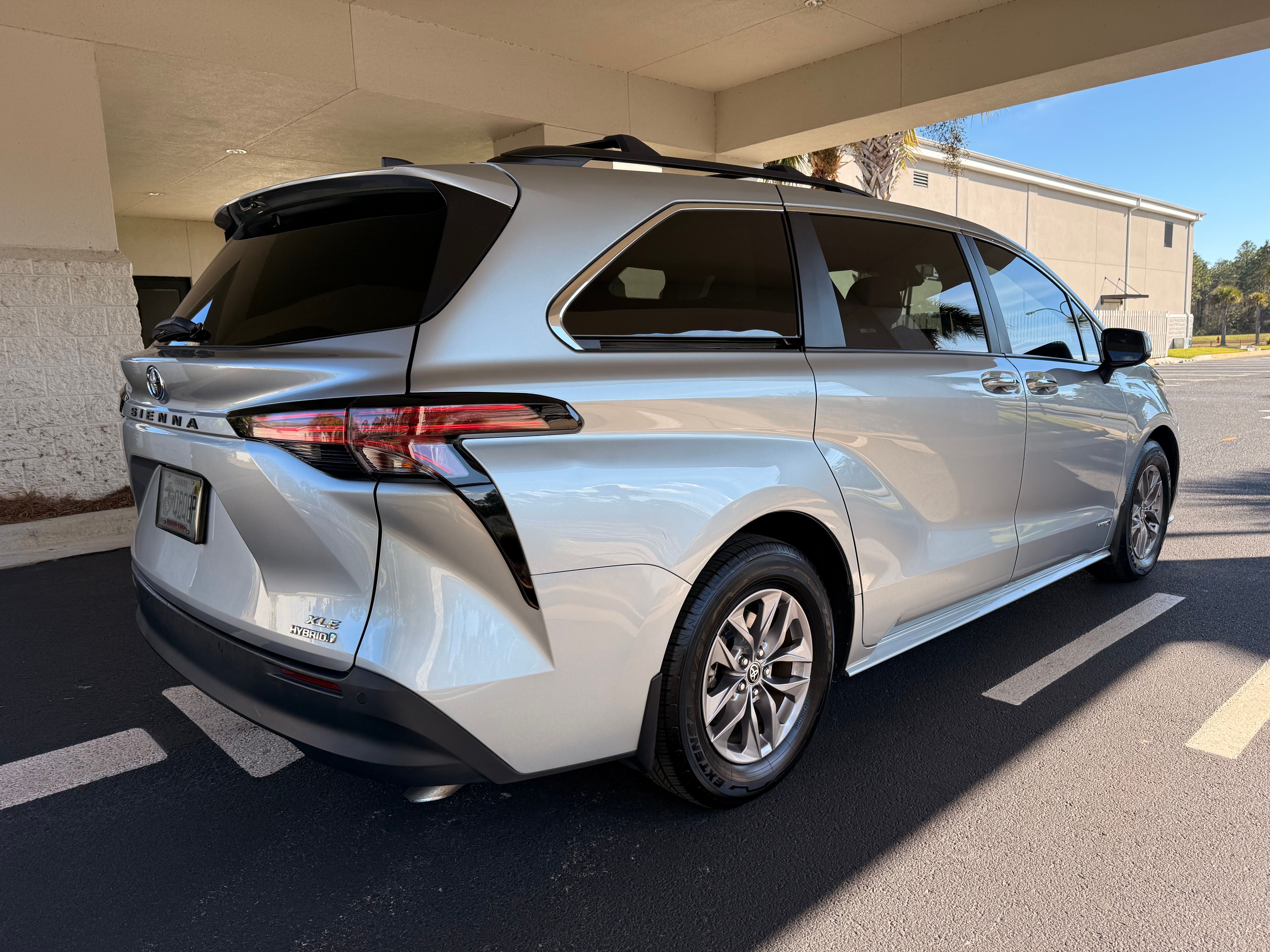 Used 2021 Toyota Sienna XLE w/ XLE Plus Package FWD image 15