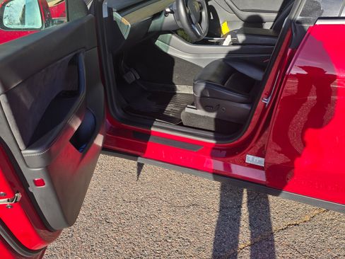 Used 2021 Tesla Model Y Long Range image 8