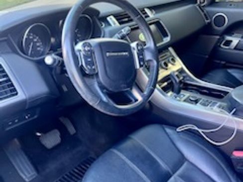 Used 2017 Land Rover Range Rover Sport SE image 9