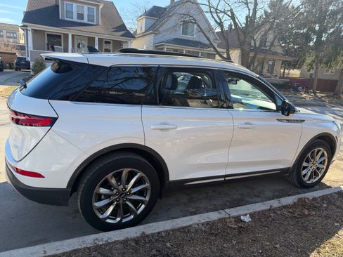 Used 2021 Lincoln Corsair AWD w/ Premium Package image 8