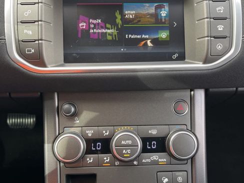 Used 2019 Land Rover Range Rover Evoque SE image 13