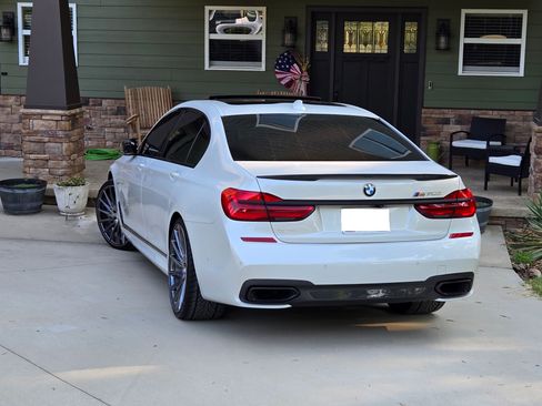 Used 2019 BMW 750i w/ Executive Package image 21