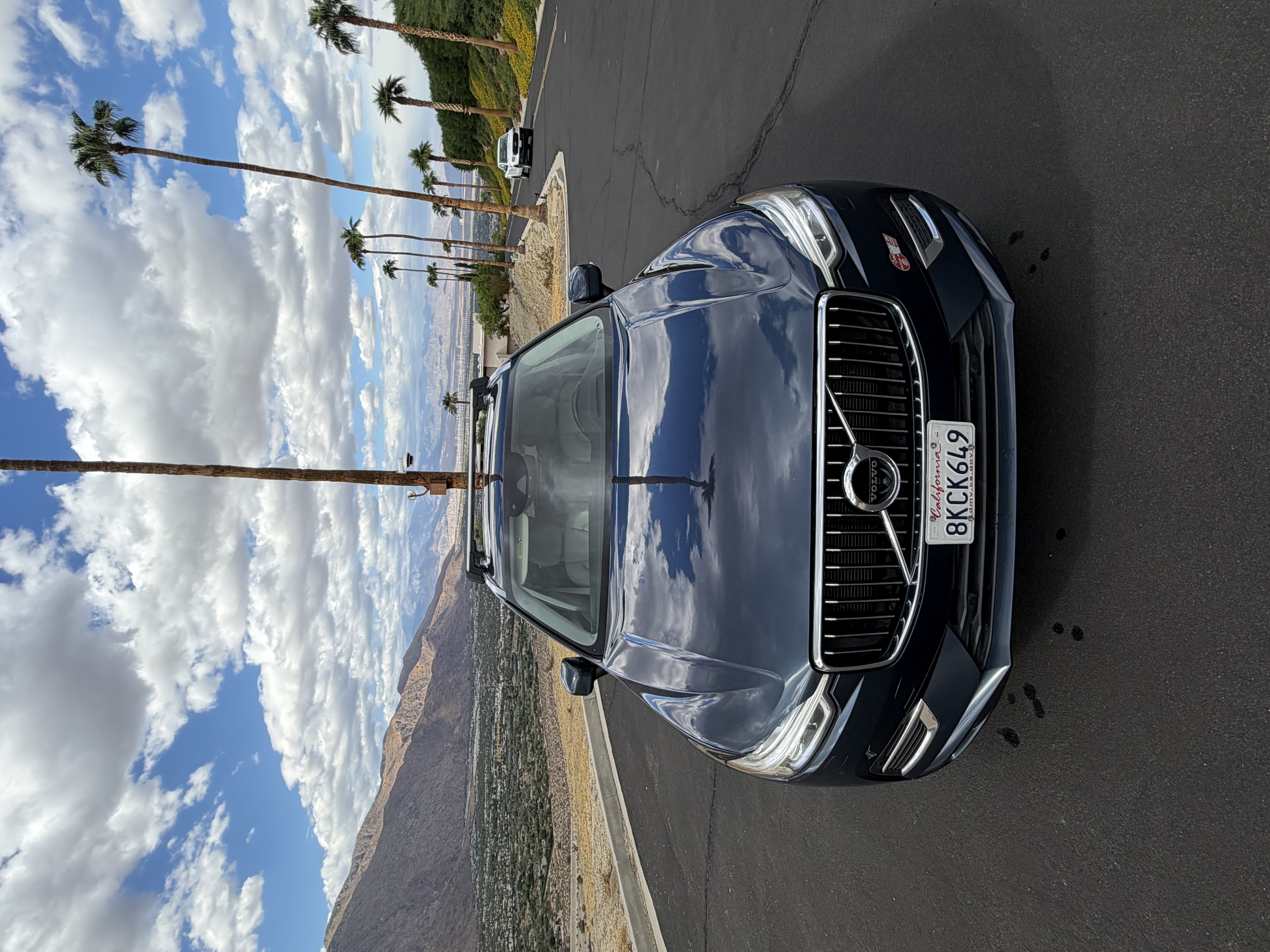Used 2018 Volvo XC60 T8 Inscription w/ Luxury Seat Package AWD/4WD image 2