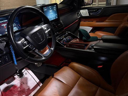Used 2021 Lincoln Navigator L Reserve image 6
