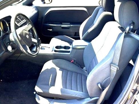 Used 2010 Dodge Challenger R/T RWD image 10