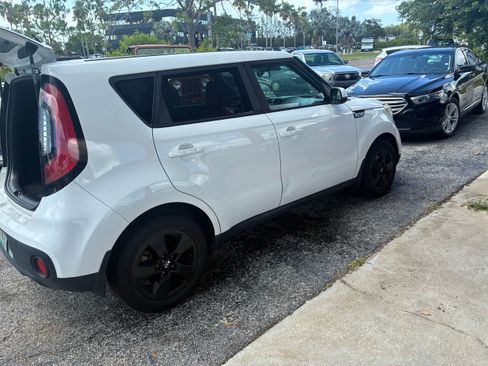Used 2018 Kia Soul FWD image 5
