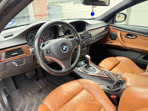 Used 2011 BMW 335i Convertible image 11