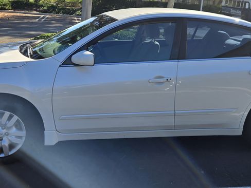 Used 2010 Nissan Altima 2.5 S image 4