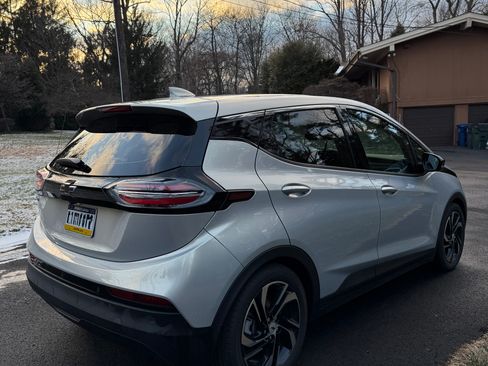Used 2022 Chevrolet Bolt LT w/ Infotainment Package image 10