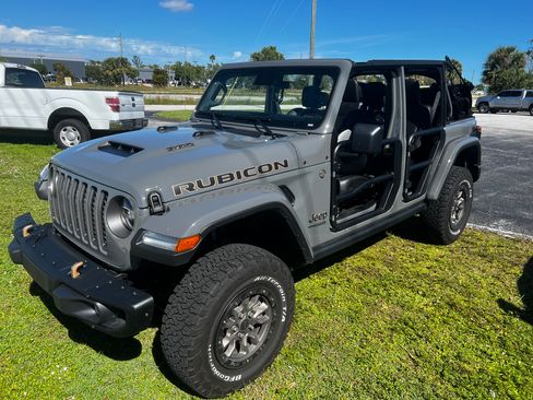 Used 2021 Jeep Wrangler Unlimited Rubicon w/ Trailer Tow Package image 12