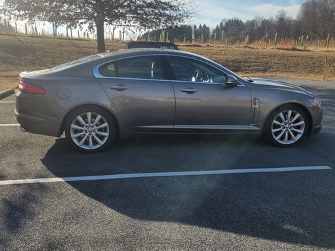 Used 2011 Jaguar XF image 8