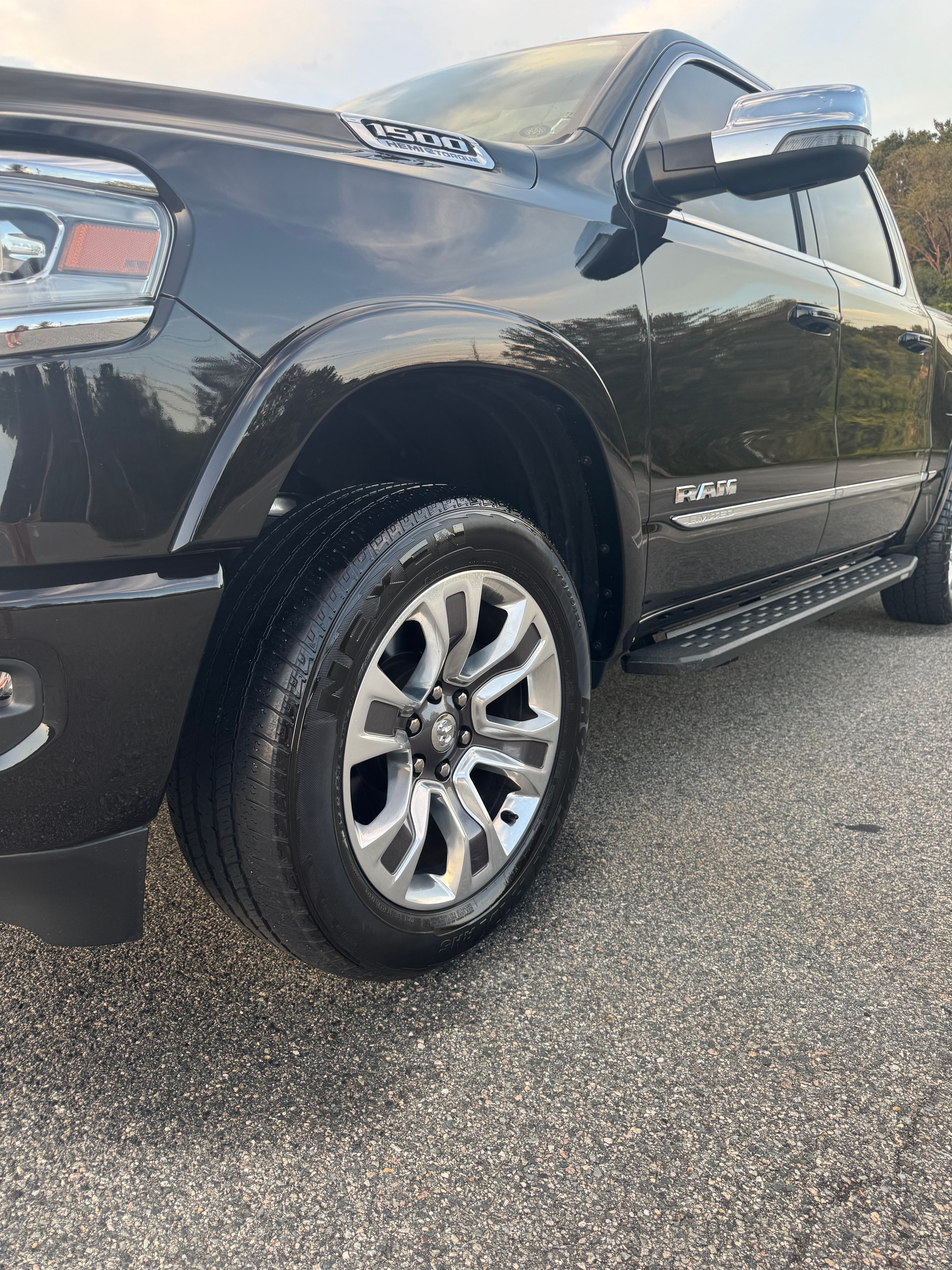 Used 2024 RAM 1500 Limited w/ Body Color Bumper Group AWD/4WD image 8