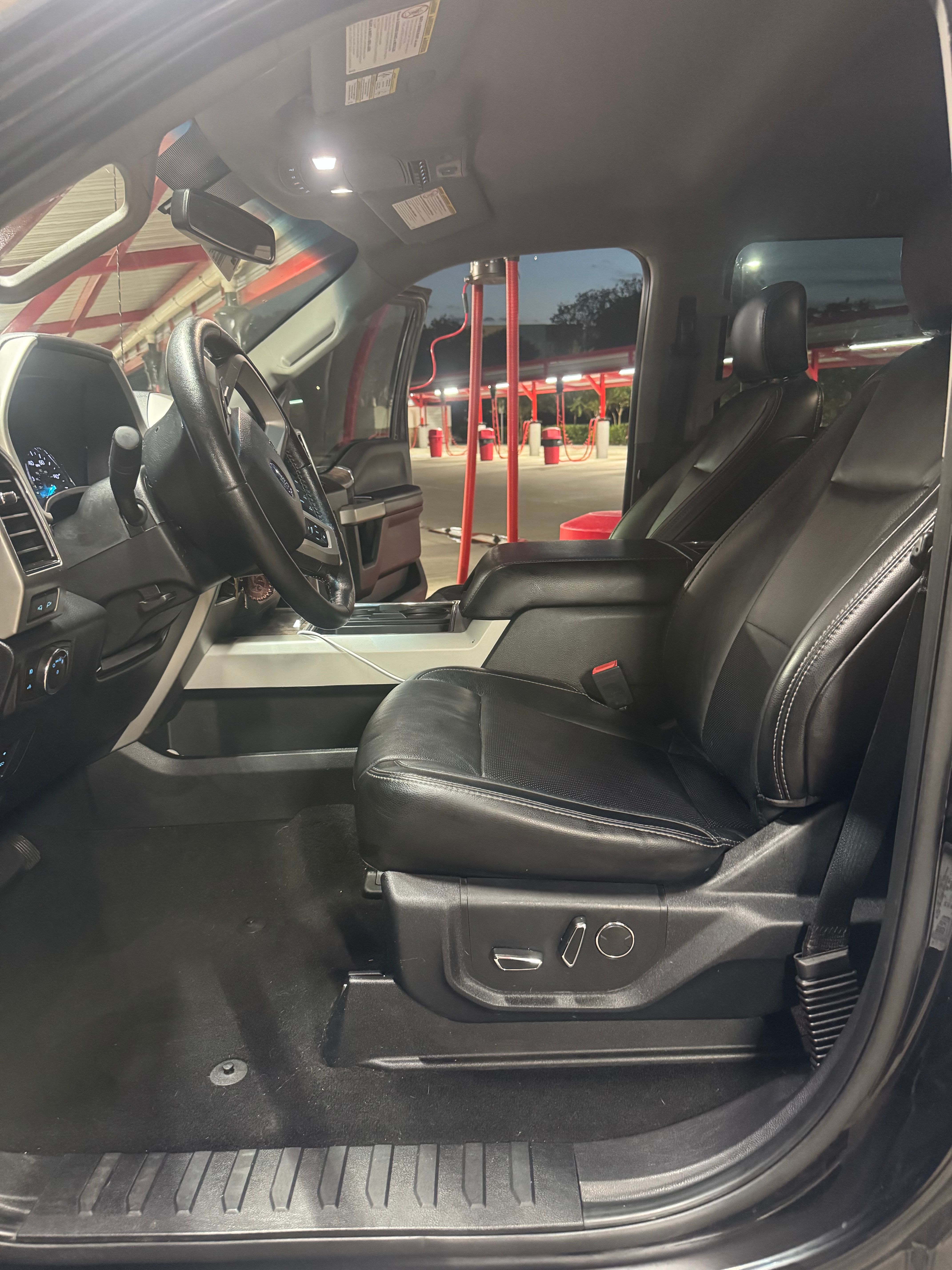 Used 2019 Ford F250 Lariat w/ Lariat Value Package AWD/4WD image 6