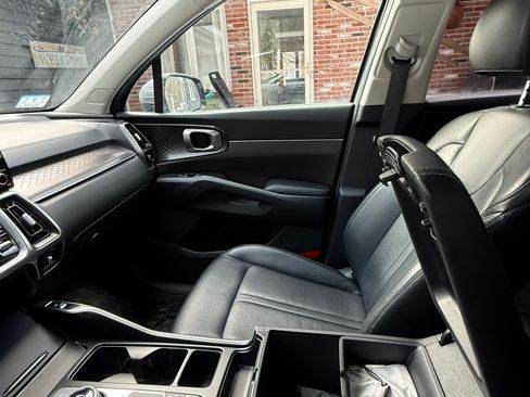 Used 2022 Kia Sorento EX w/ Panoramic Sunroof Package image 16