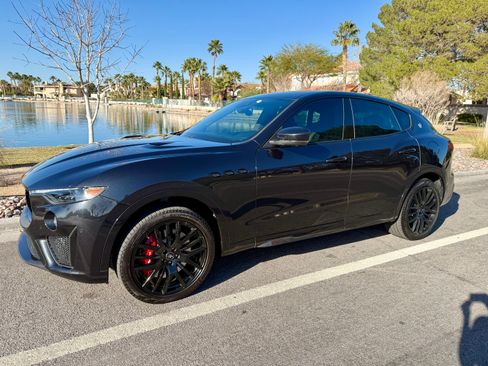 Used 2019 Maserati Levante Trofeo image 10