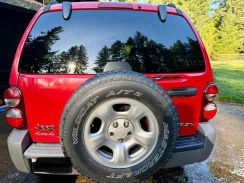 Used 2005 Jeep Liberty Sport image 5