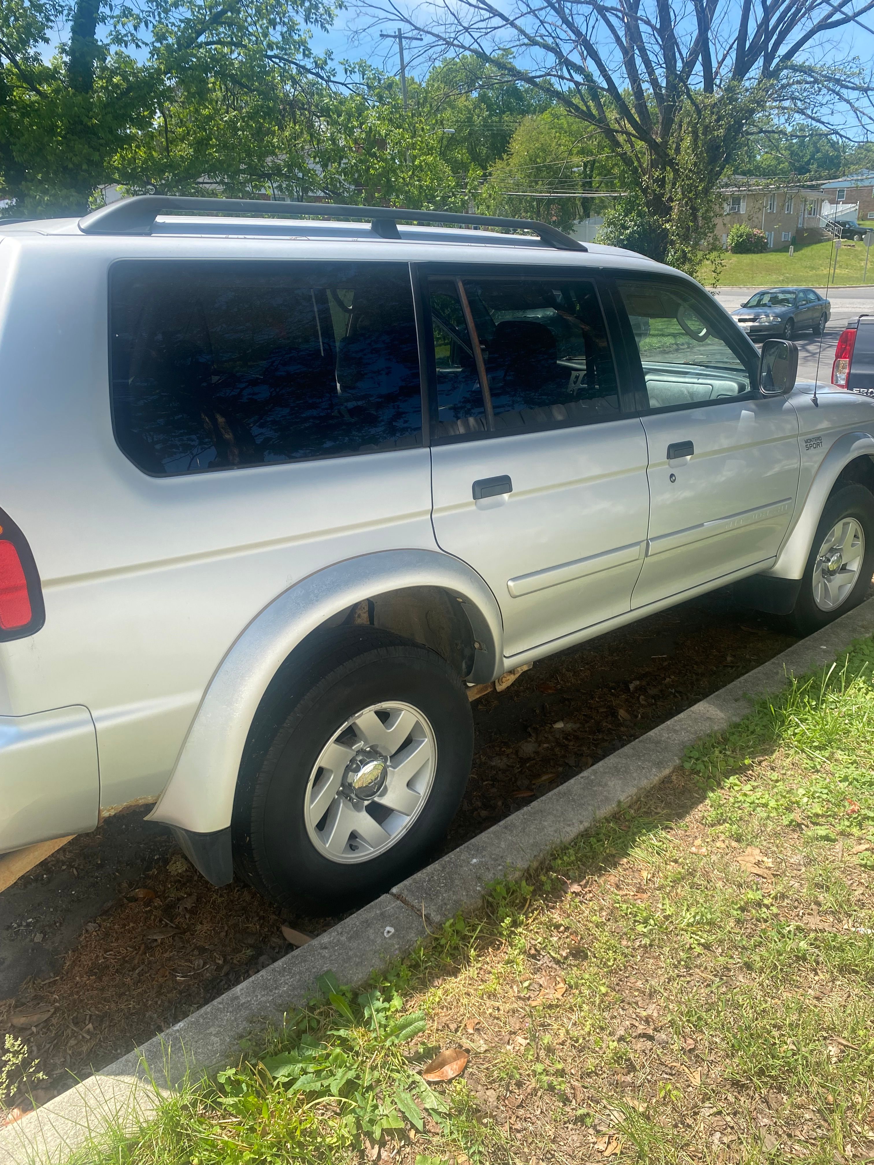 Used 2003 Mitsubishi Montero Sport XLS AWD/4WD image 4