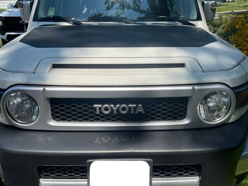 Used 2013 Toyota FJ Cruiser 4WD w/ Upgrade Pkg image 2
