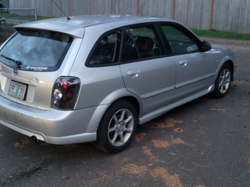 Used 2003 MAZDA Protege5 image 9