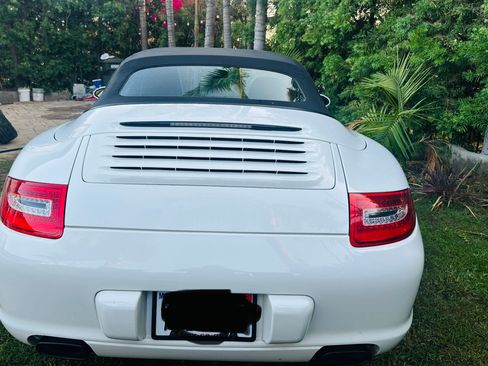 Used 2005 Porsche 911 Carrera image 2