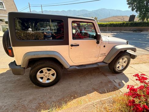 Used 2012 Jeep Wrangler Sport AWD/4WD image 8