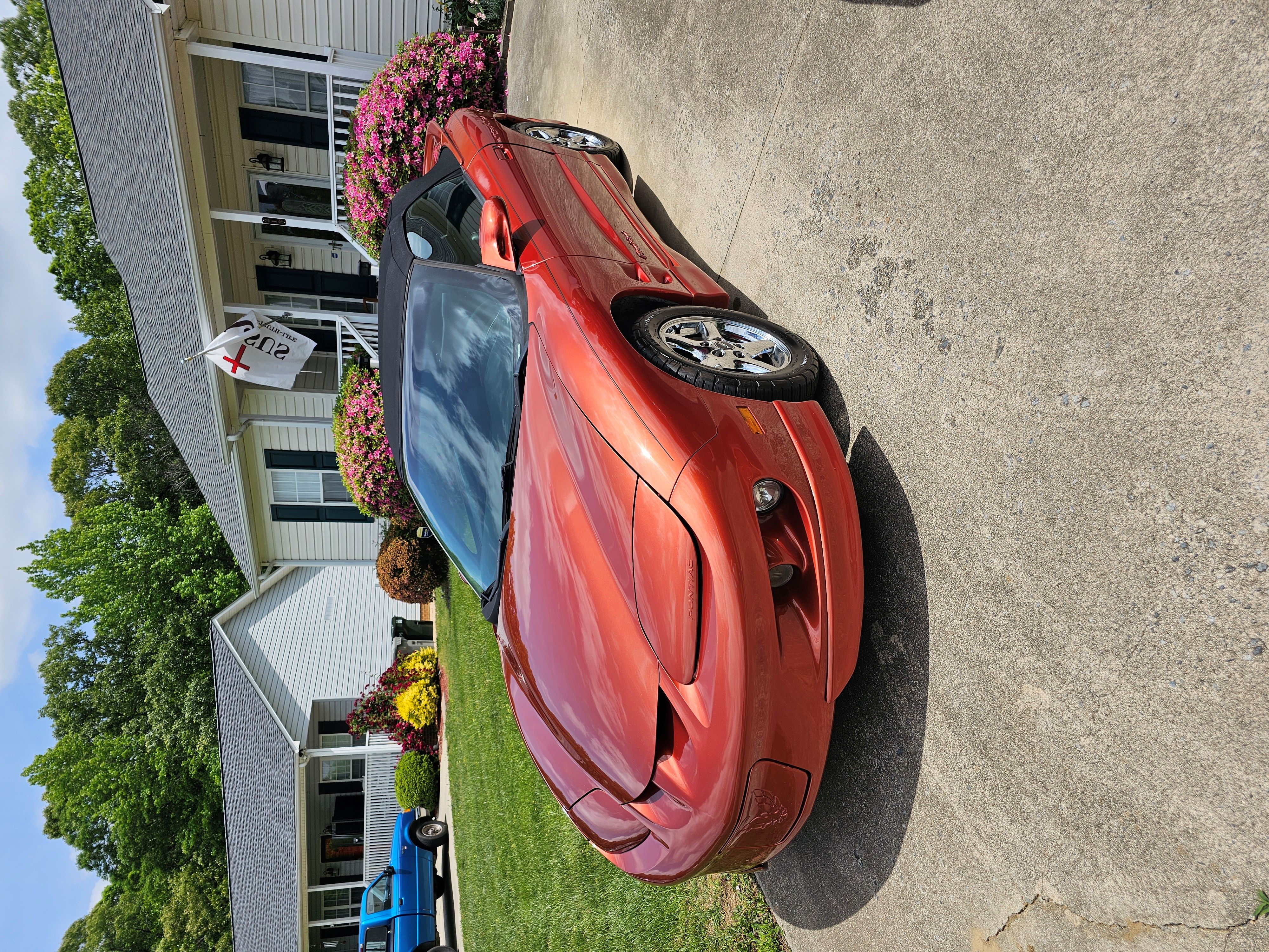 Used 2002 Pontiac Firebird Convertible w/ Sport Appearance Pkg RWD image 2