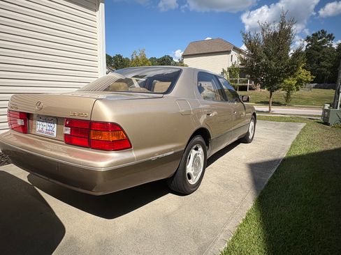 Used 1999 Lexus LS 400 image 4