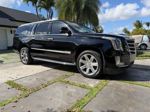 Used 2016 Cadillac Escalade ESV Luxury image 1