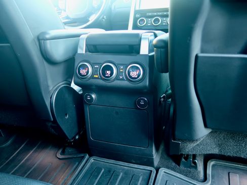Used 2017 Land Rover Discovery HSE Luxury AWD/4WD image 19