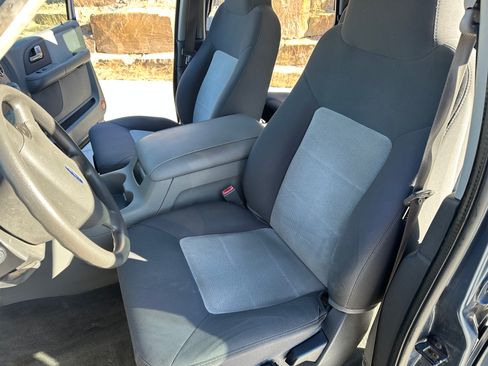 Used 2004 Ford Expedition XLT image 17