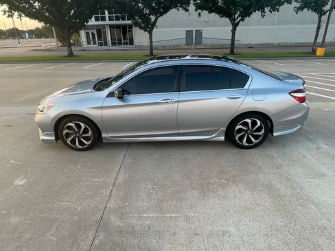 Used 2016 Honda Accord EX image 6