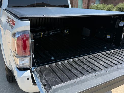 Used 2023 Toyota Tacoma TRD Sport w/ TRD Premium Sport Package AWD/4WD image 10
