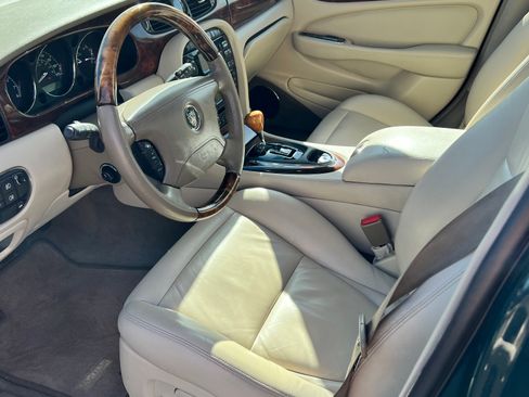 Used 2004 Jaguar XJ8 image 1