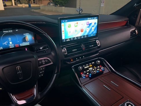 Used 2022 Lincoln Navigator L Reserve image 8