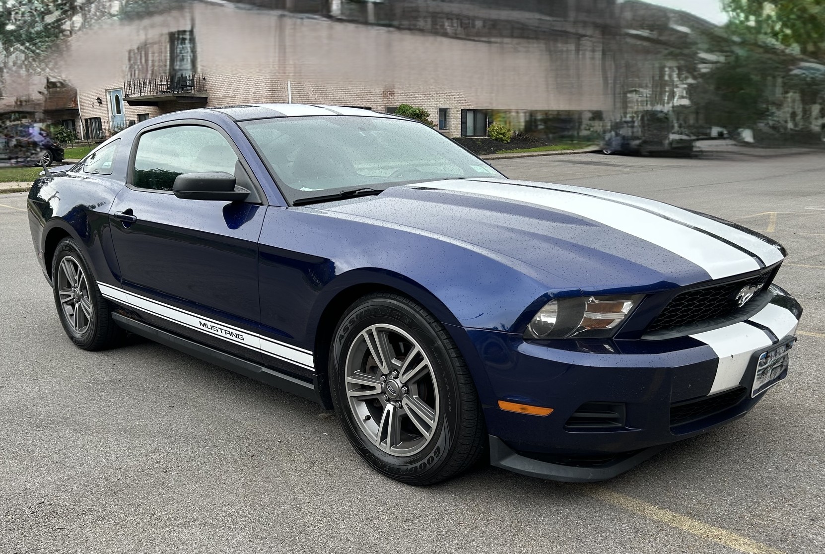Used 2012 Ford Mustang Premium RWD image 1
