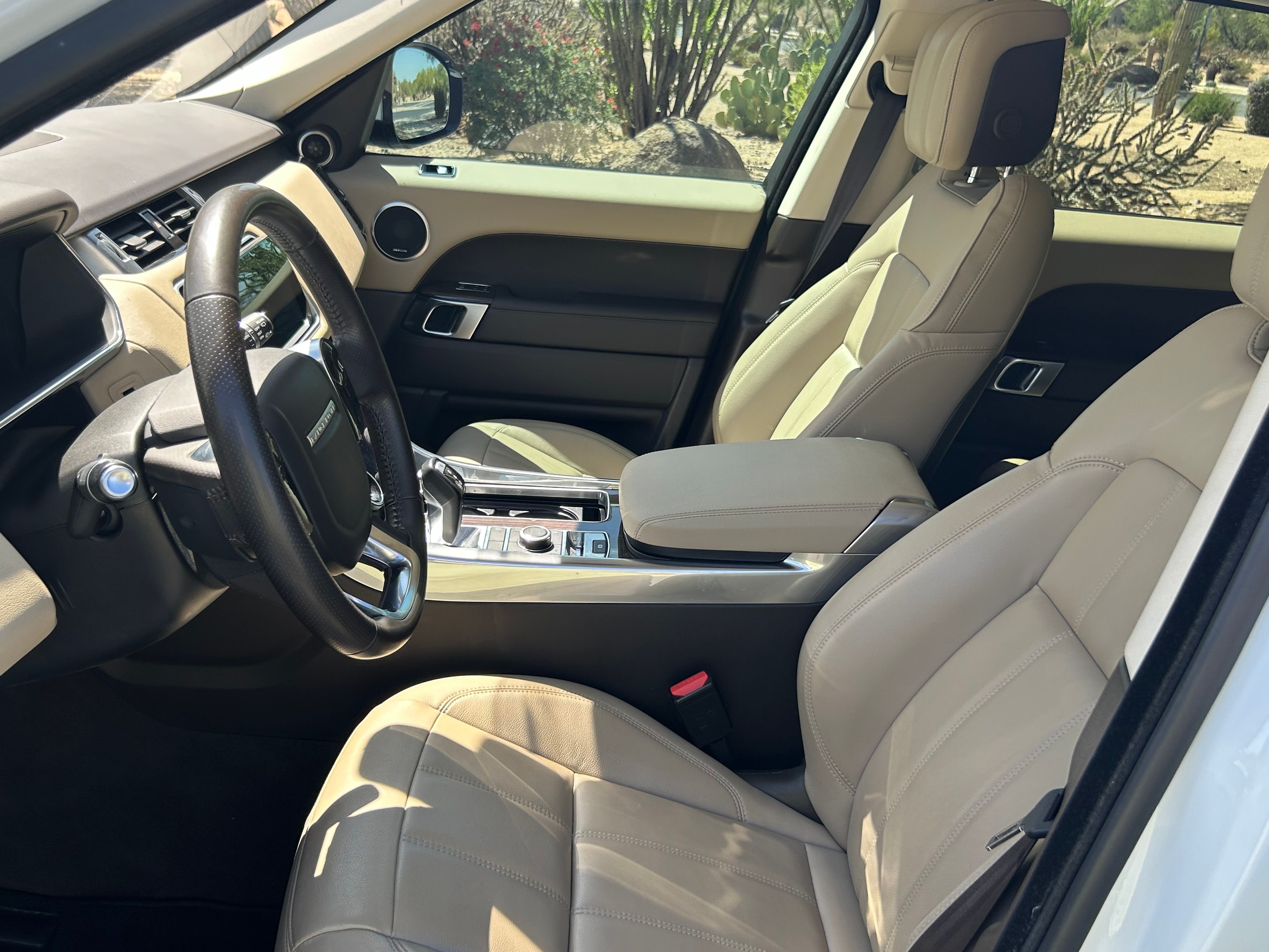Used 2019 Land Rover Range Rover Sport SE AWD/4WD image 6