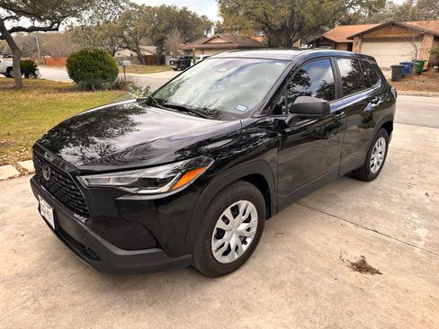 Used 2023 Toyota Corolla Cross L image 1