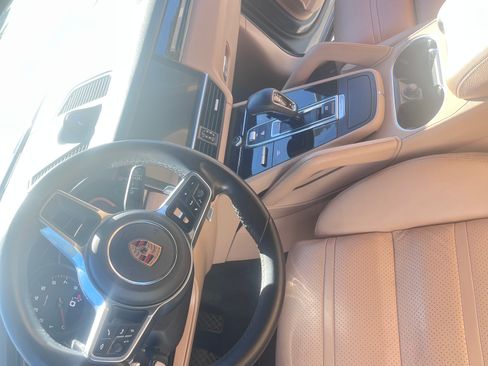 Used 2019 Porsche Cayenne Sport Utility 4D image 22